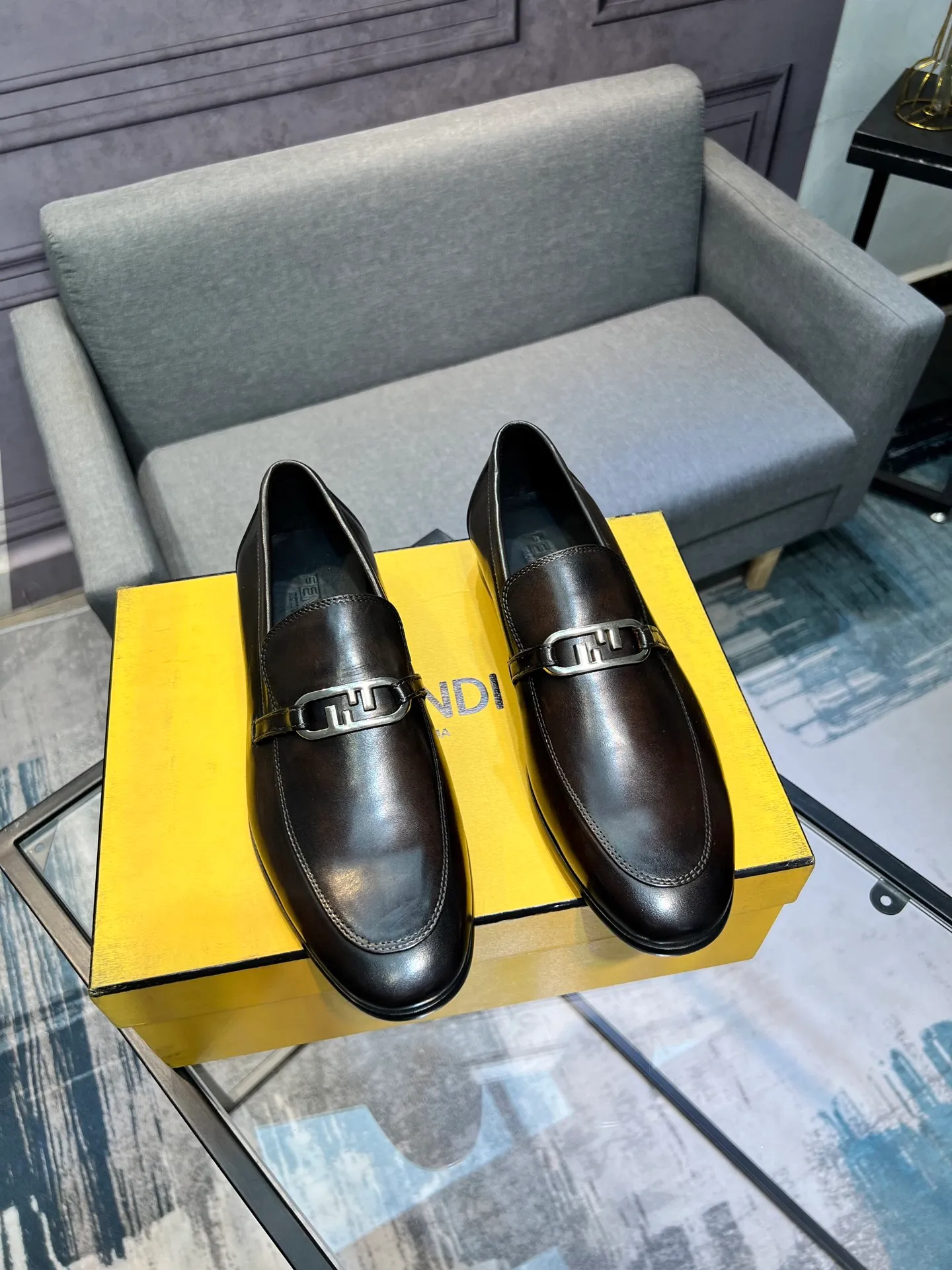 Men's shoes 💰940 [FENDI] Fendi men's business casual leather shoes imported brand cloth/calf leather/open edge beads/brand logo printing -Inner lining: comfortable cowhide lining -Outsole: genuine leather outsole with rubber backing embedded in the heel, perfect injection molding -Super high quality control·Fine workmanship: highlighted (high-end·luxury·grade) -Size: 39-44.38.45.46 Customized, non-returnable